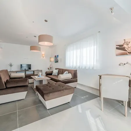 Villa In Croatia Near Adriatic Coast *