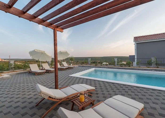 Vila In Croatia Near Adriatic Coast Sukošan