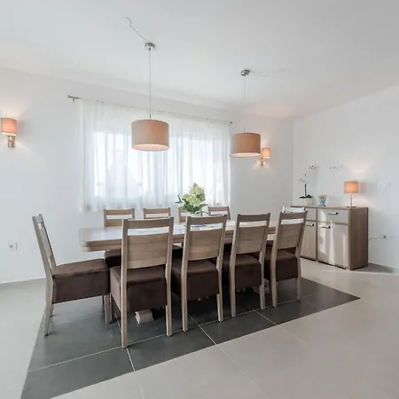 Adorable With Private Pool And Terrace Sukosan