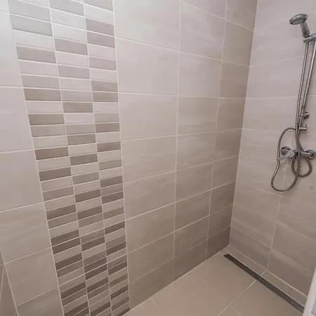 In Croatia Near Adriatic Coast Villa Sukošan