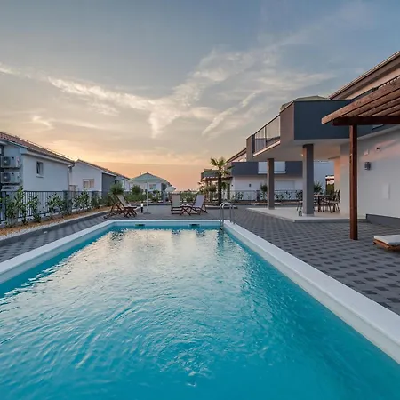 Adorable With Private Pool And Terrace Sukosan
